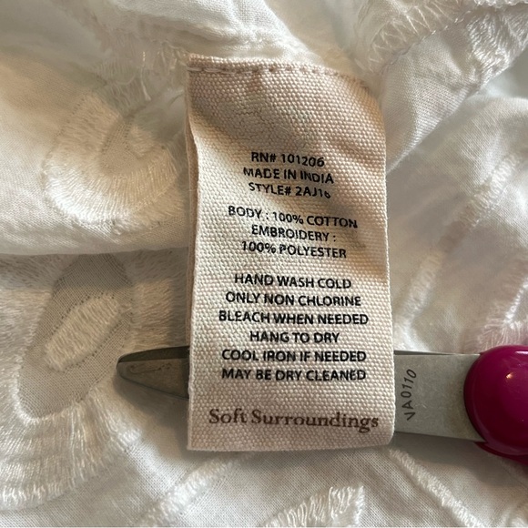 Soft Surroundings Flowy Floral Embroidered Tunic Blouse Mixed Buttons - Picture 13 of 16